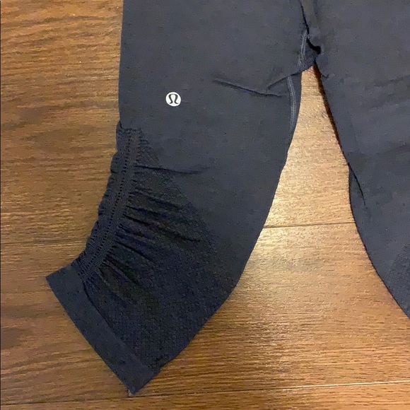 Cropped Lululemon leggings. - Picture 3 of 3